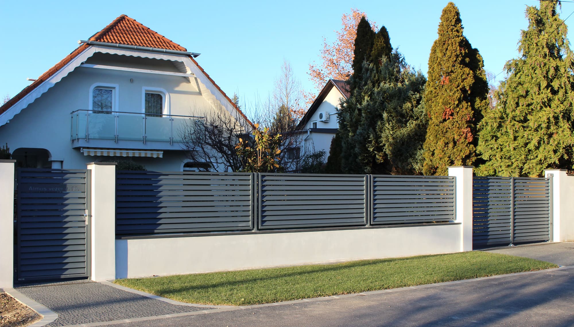 Portail de jardin en aluminium, brise-vue à 2 battants lamelles en biais, GE